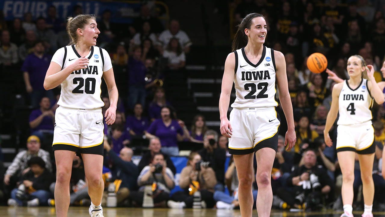 Read more about the article Caitlin Clark bounces back from sluggish start; Iowa cruises to first-round NCAA Tournament victory