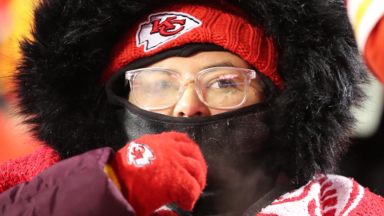 Read more about the article Chiefs fans among 12 frostbite amputations after frigid wild card game vs Dolphins, hospital confirms