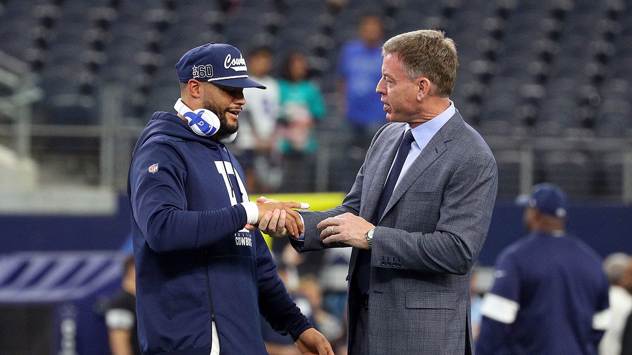 Read more about the article Cowboys legend Troy Aikman shares prediction on Dak Prescott’s long-term future with team