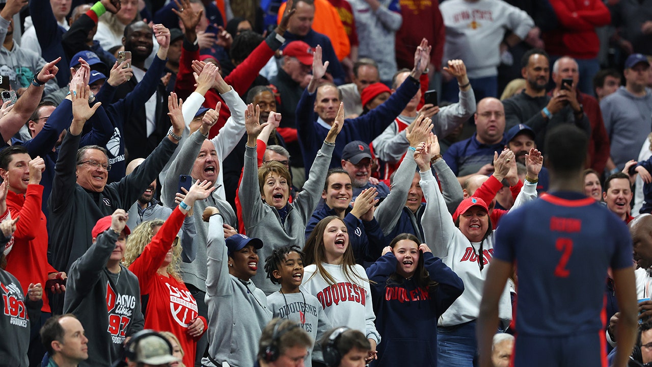 Read more about the article Duquesne professor goes viral after canceling class in honor of March Madness win: ‘Go celebrate’
