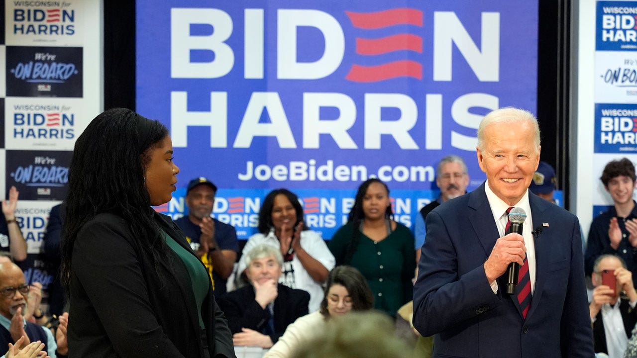 Read more about the article Biden tours Democratic ‘blue wall’ states, announces infrastructure projects, to mitigate low approval