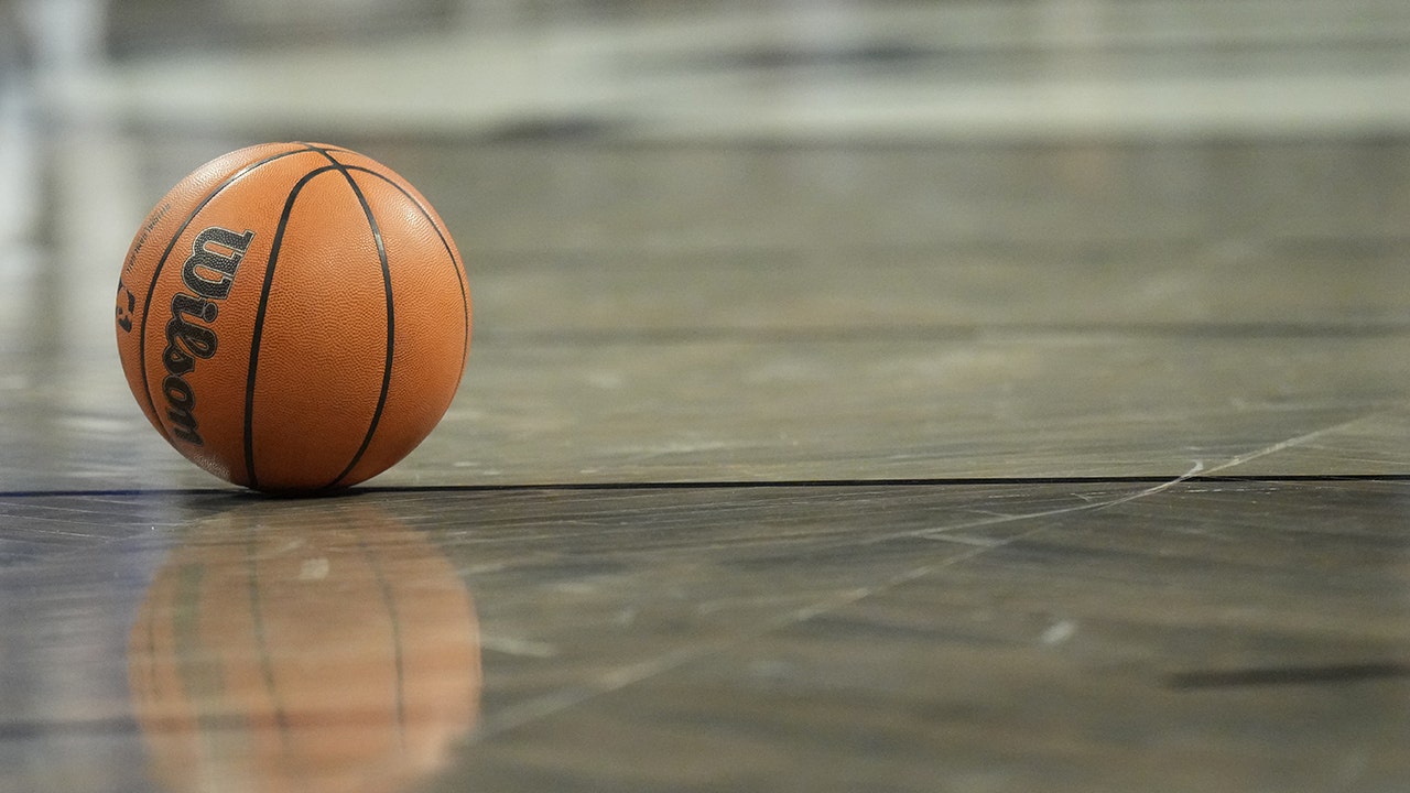 Read more about the article New Jersey HS boys basketball playoff game ends in controversy over buzzer-beater: ‘They screwed these kids’