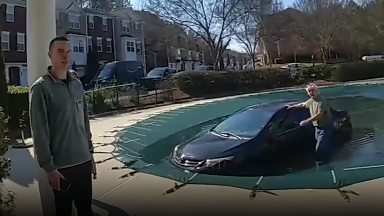 Read more about the article Video shows Georgia police rescuing driver stuck in car on top of covered pool