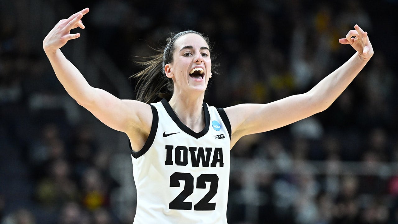 Read more about the article Caitlin Clark’s strong performance lifts Iowa to Elite 8, sets up rematch with defending champion LSU