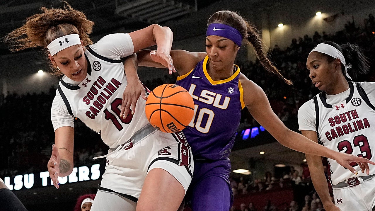 You are currently viewing South Carolina’s Kamilla Cardoso shoves LSU’s Flau’jae Johnson sparking skirmish in wild end to SEC title game