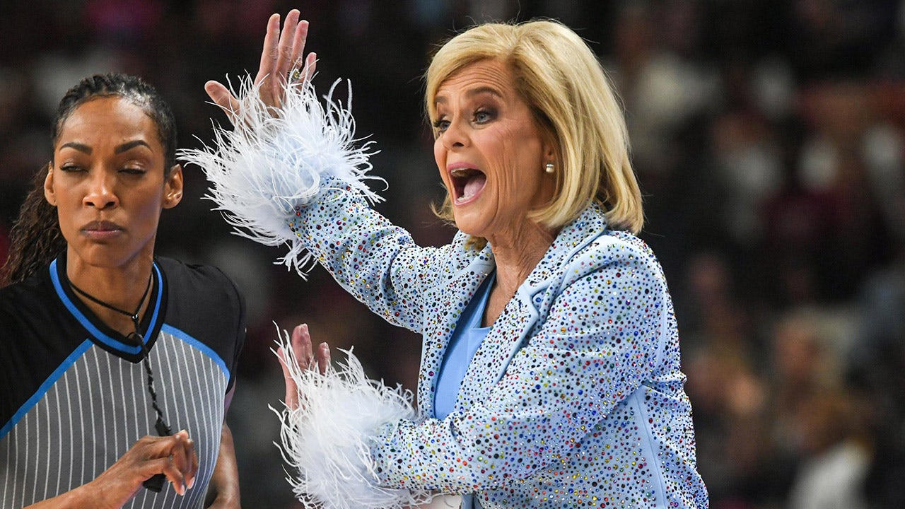 Read more about the article Kim Mulkey slams ‘sexist’ media coverage of LSU-South Carolina fight: ‘It’s so out of control’