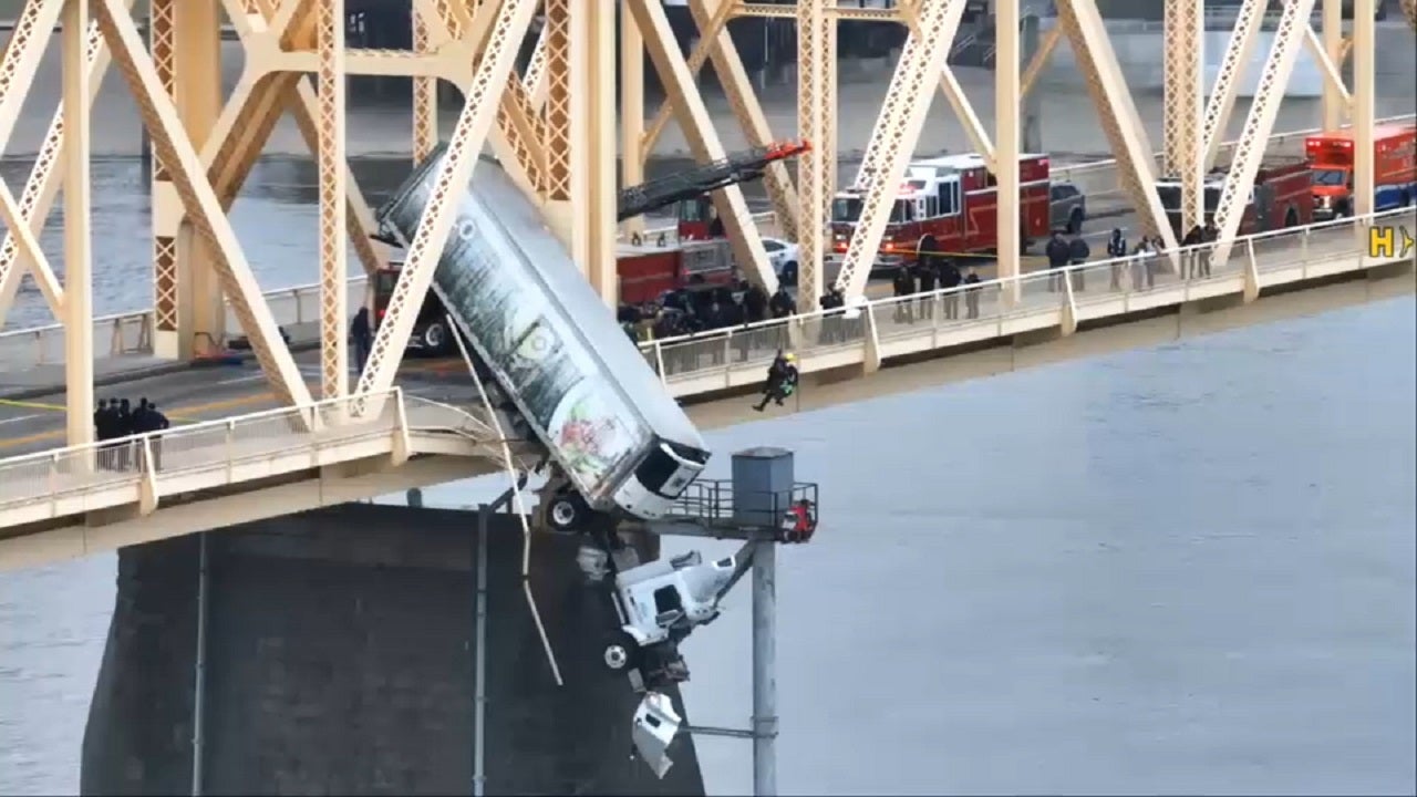 Read more about the article Driver dramatically rescued from semi-truck dangling over Louisville bridge