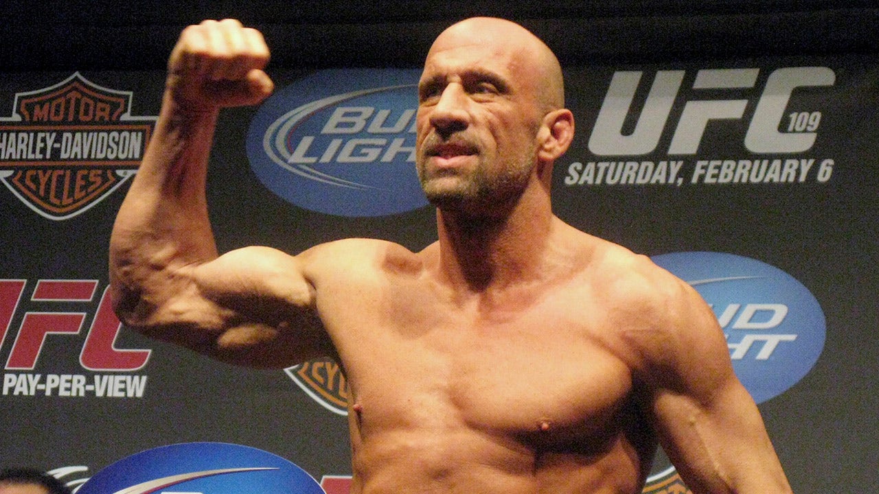 Read more about the article UFC legend Mark Coleman speaks from hospital bed after saving parents from house fire: ‘I’m so lucky’