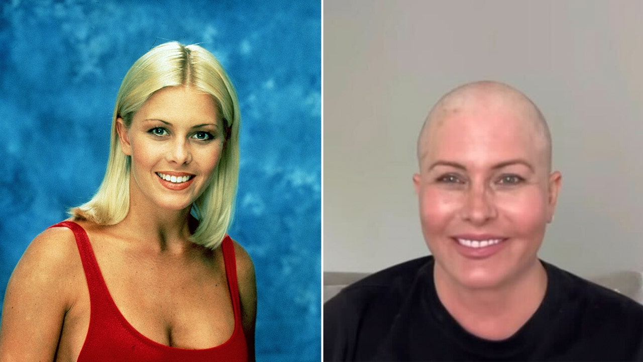 'Baywatch'-ster Nicole Eggert debuteerde met haar geschoren hoofd nadat bij haar de diagnose kanker was gesteld