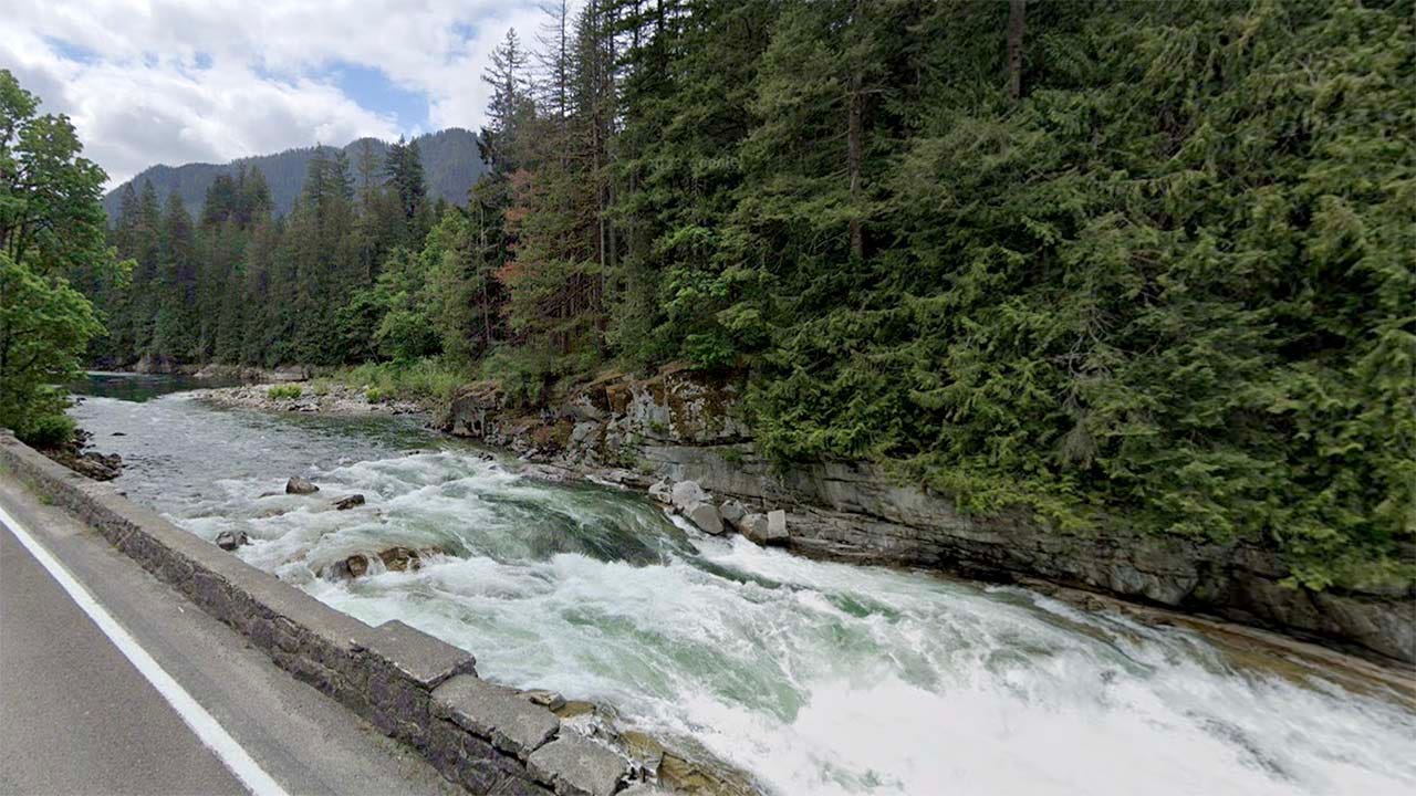 Recovery Effort for Missing Hikers Who Fell into Eagle Falls in Washington State