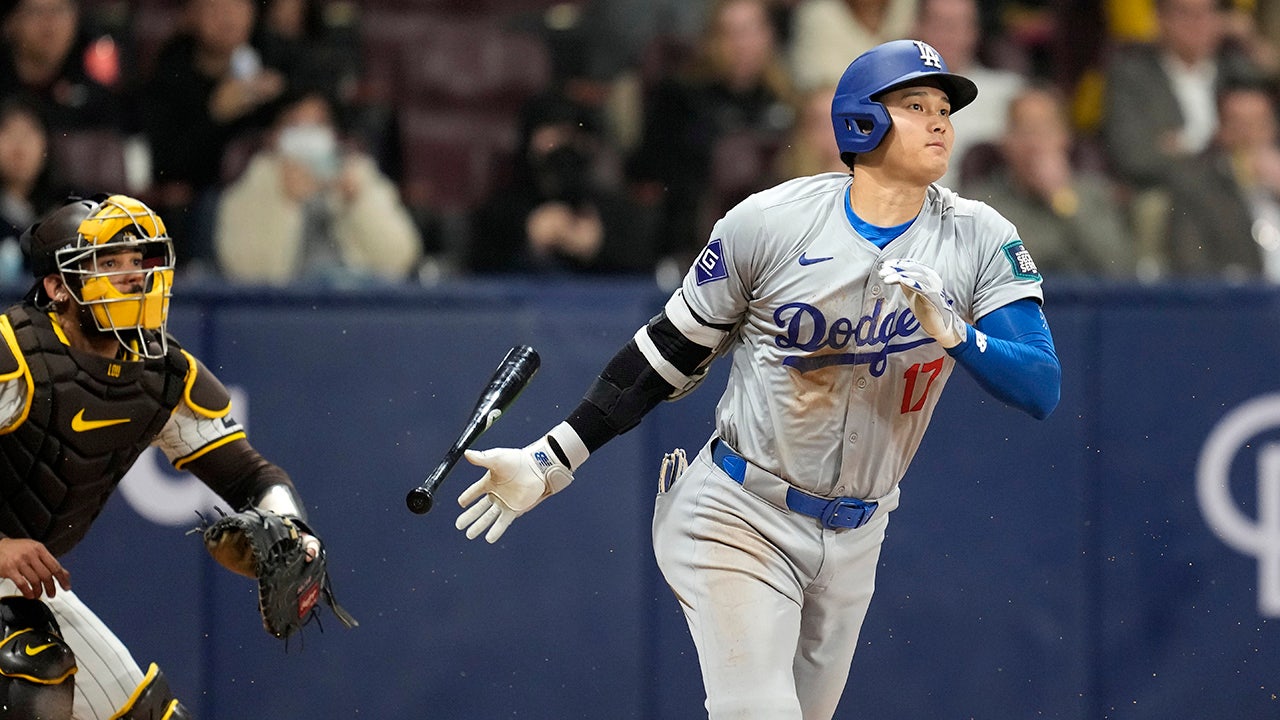 Dodgers rally in 8th for win after grounder goes through Padres infielder’s glove