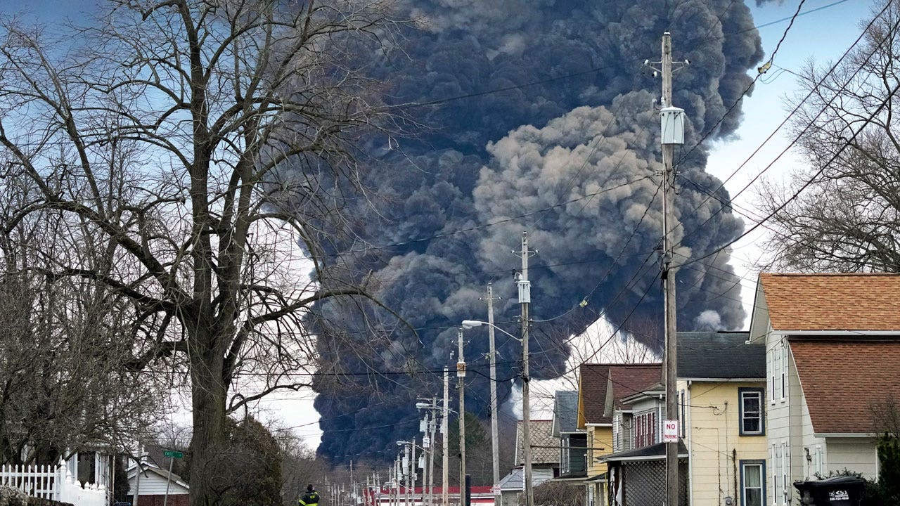 News :After East Palestine train derailment, toxic chemicals did not need to be burned off, NTSB says