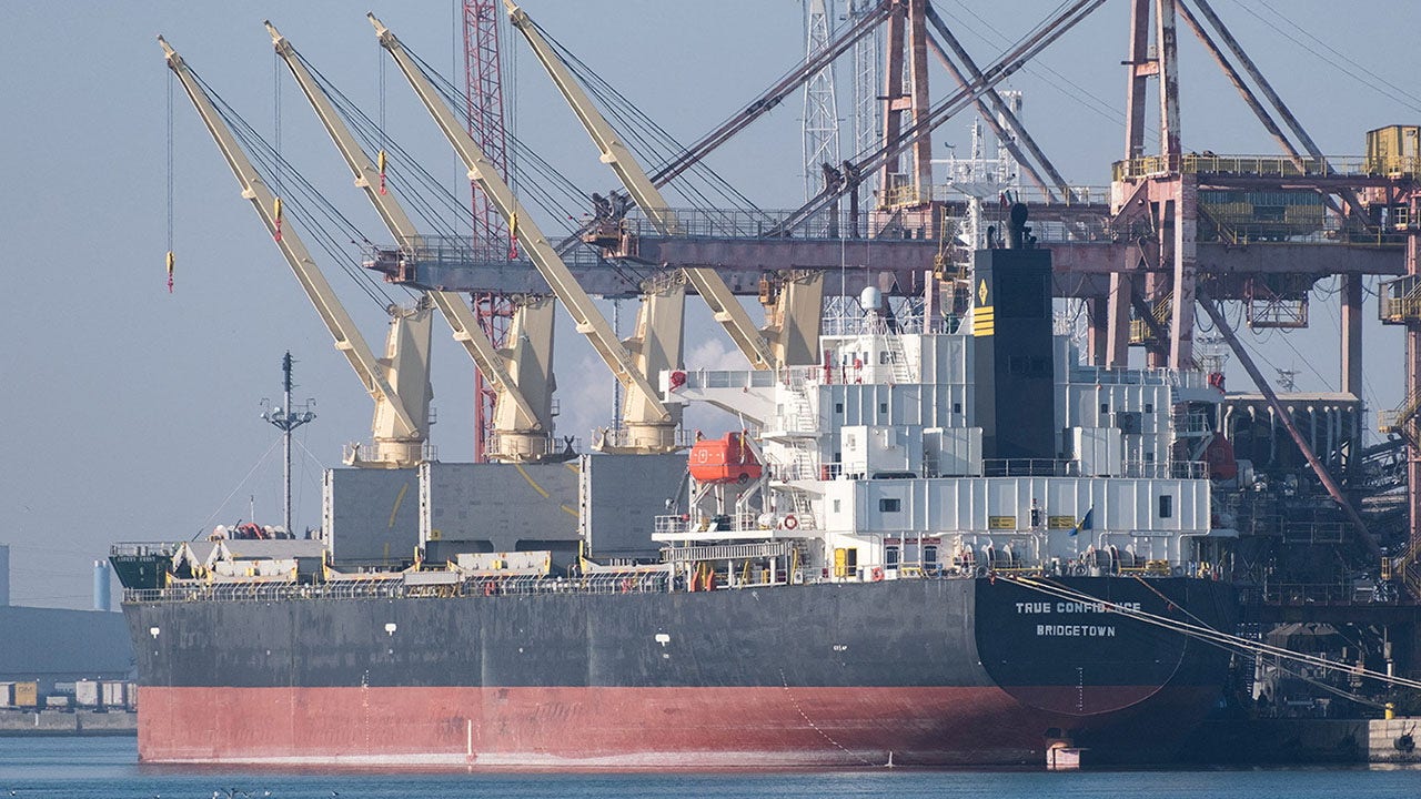 Read more about the article Yemen’s Houthis kill 2 in first fatal attack on Red Sea shipping