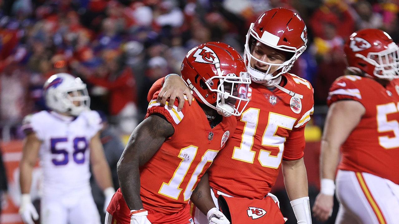 Read more about the article Ex-Chiefs star Tyreek Hill recalls time Patrick Mahomes called out teammates: ‘He was letting me have it’