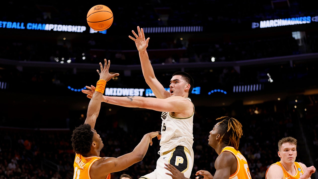 Read more about the article Zach Edey’s 40 points help Purdue take down Tennessee to reach Final Four
