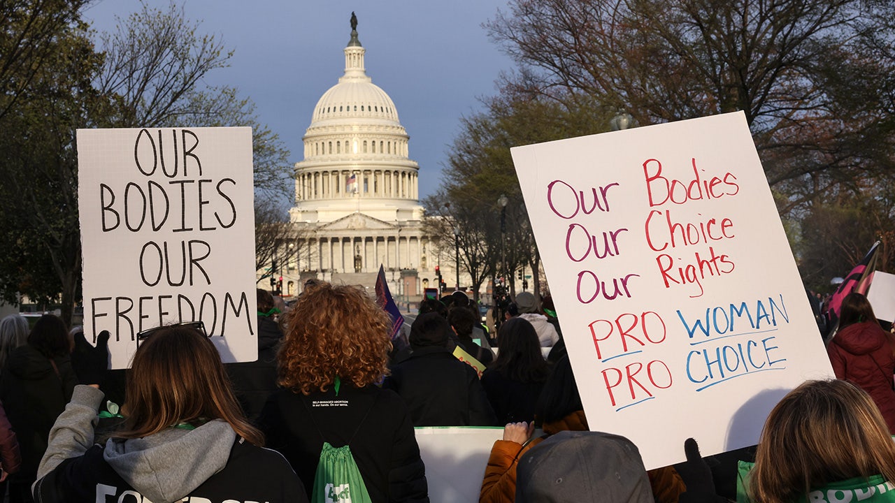You are currently viewing Pro-life groups slam FDA after Supreme Court mifepristone arguments