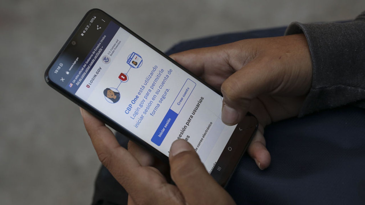 Read more about the article Border Patrol mobile app for migrants seeking entry into US controversial on both sides of immigration debate