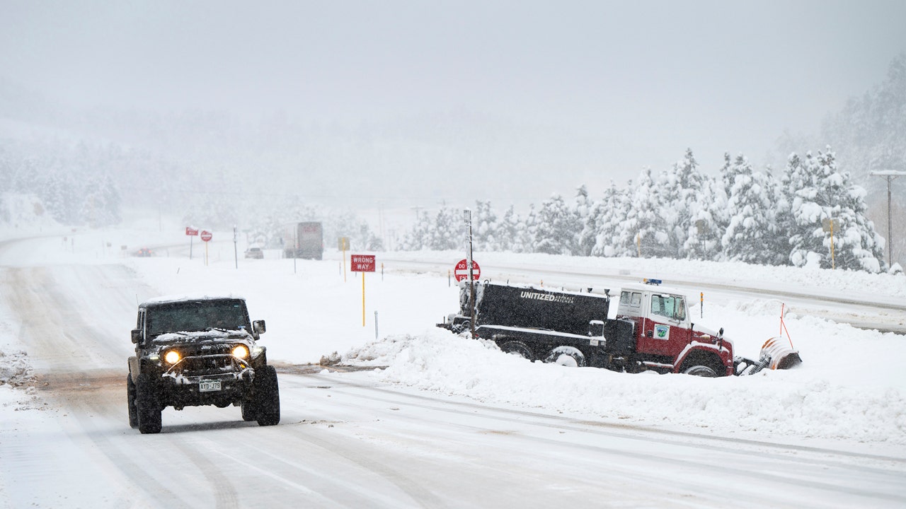 Read more about the article Mass power outages reported as freak Colorado snowstorm subsides