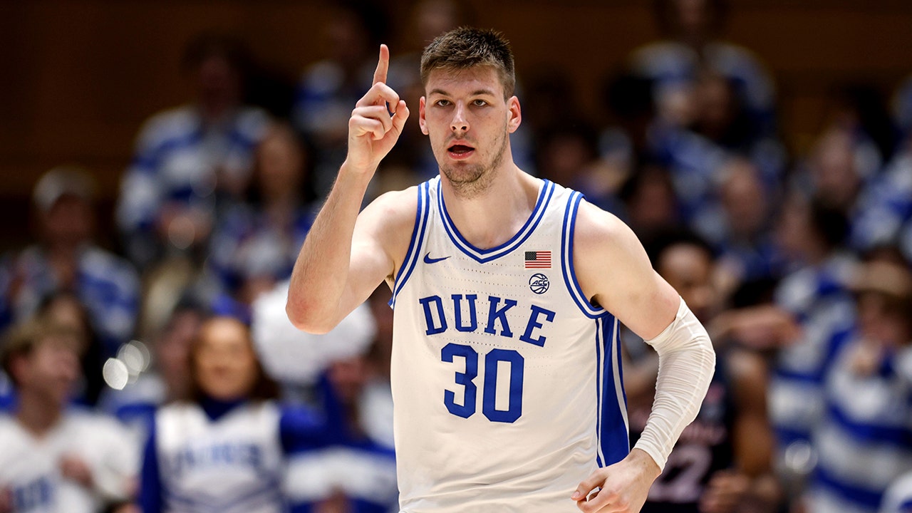 Read more about the article Duke’s Kyle Filipowski appears to stick leg out, trip UNC player: ‘Shades of Grayson Allen’