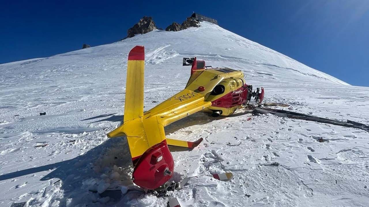 Read more about the article Rescuers survive helicopter crash on mountain in Italy, continue on to save mountaineer trapped in crevasse