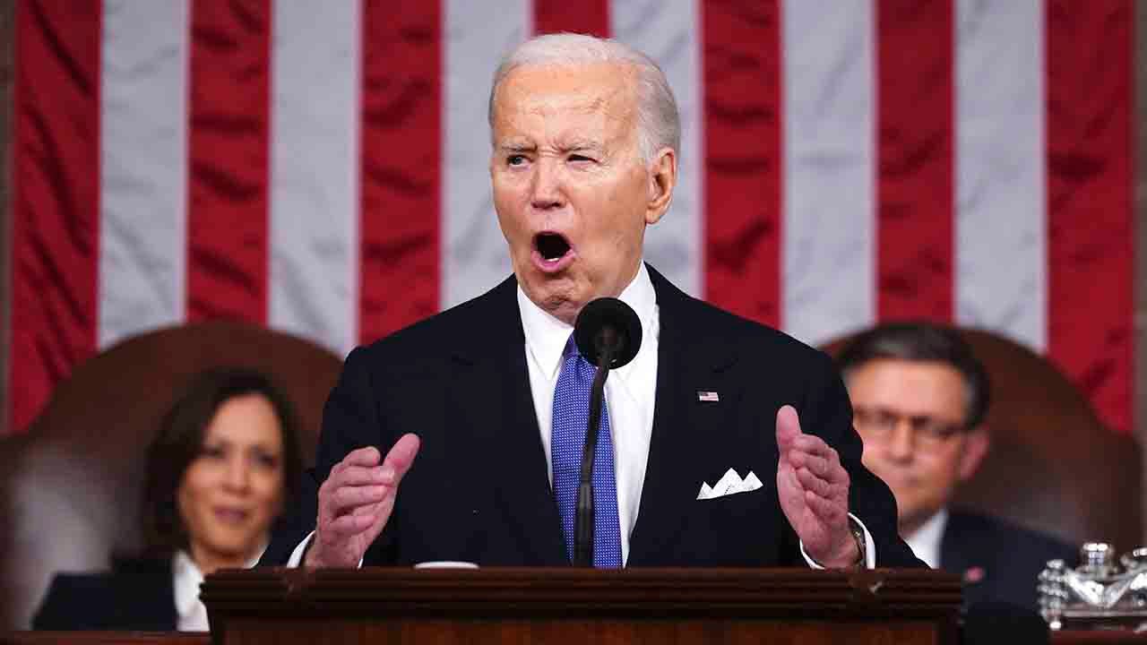 You are currently viewing Dana Carvey impression shreds Biden changing tune on border
