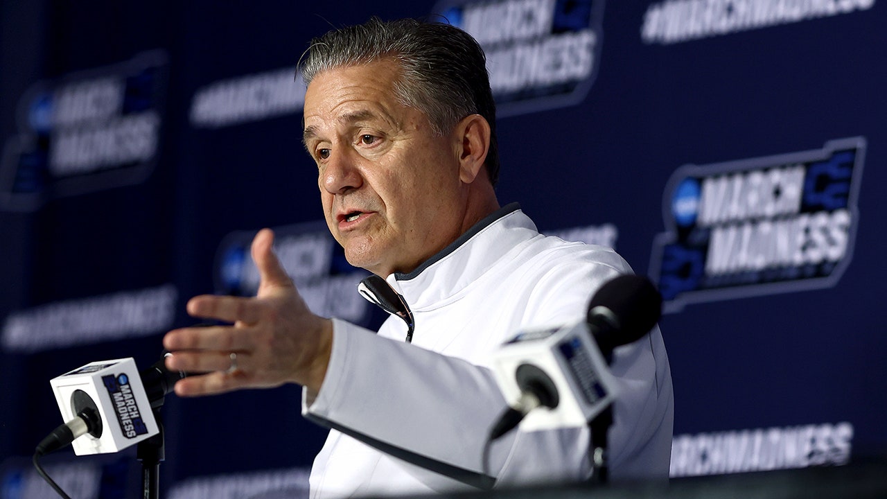 Read more about the article Kentucky coach John Calipari praises ‘blue-collar’ roots in return to Pittsburgh for NCAA Tournament