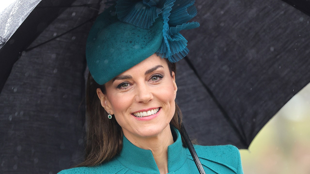 Kate Middleton apologizes for 'confusion' over edited family photo