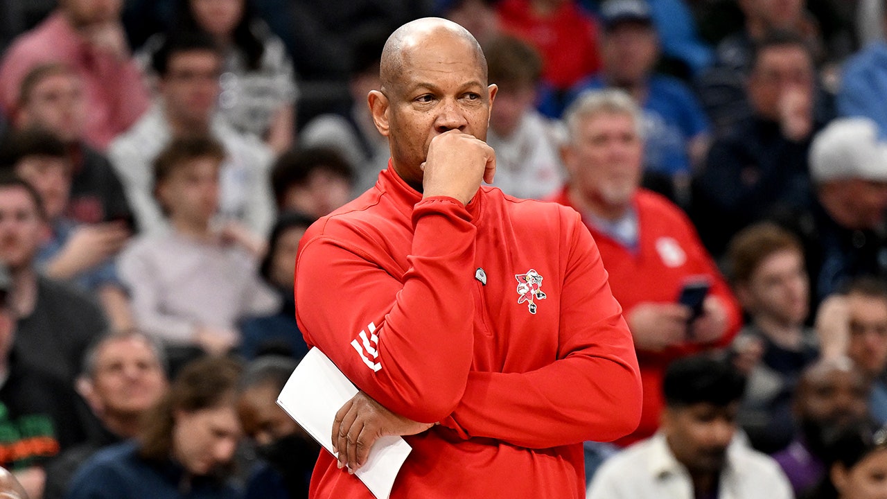 Read more about the article Louisville fires Kenny Payne after basketball coach claims lack of support following two disastrous seasons