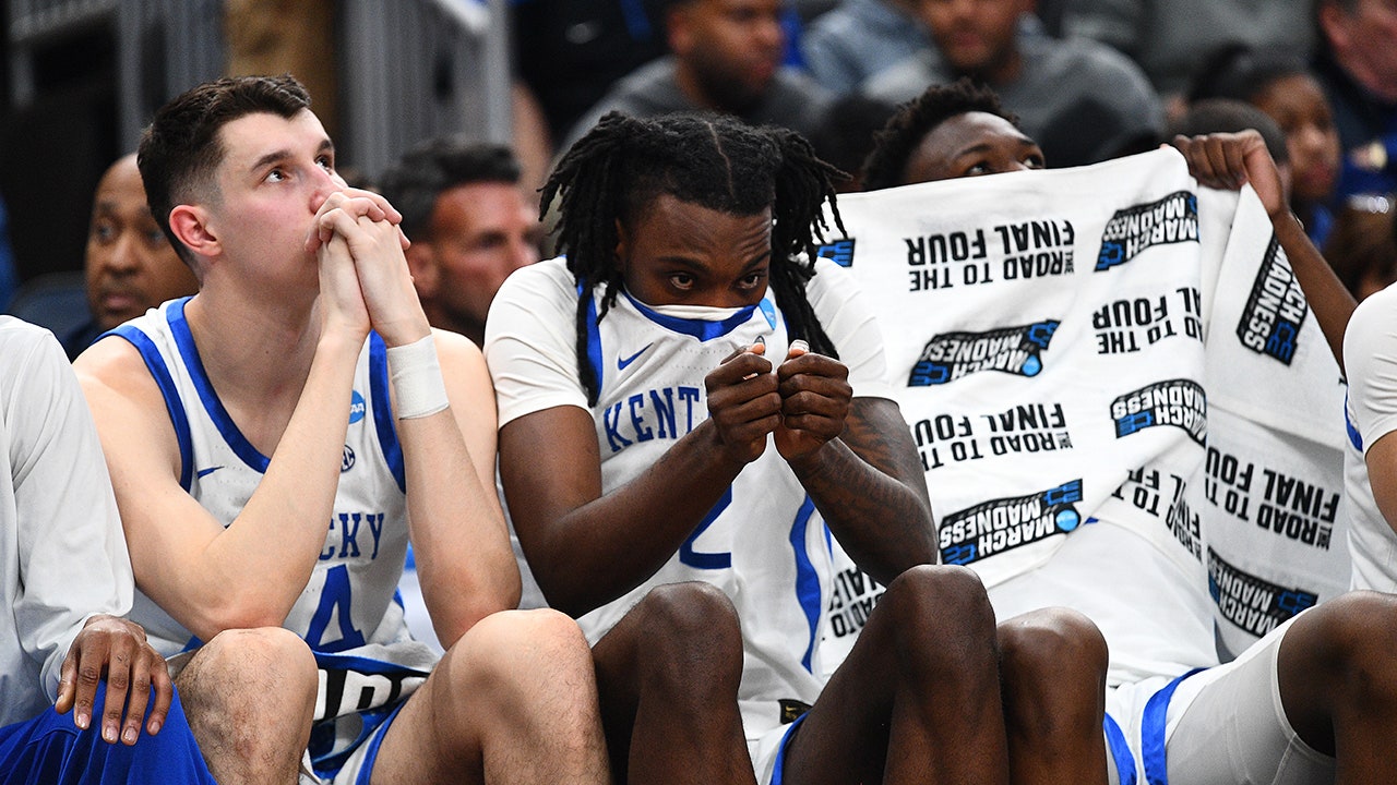 You are currently viewing Kentucky loss headlines March Madness upsets, unraveling millions of brackets