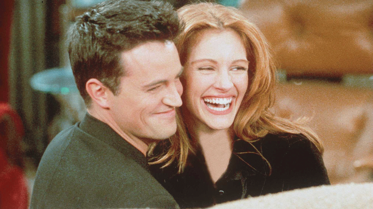 Matthew Perry and Julia Roberts in "Friends"