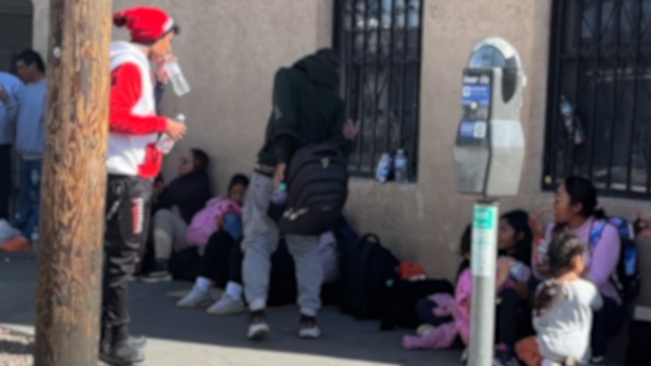 News :Southern border in El Paso experiencing migrant backlog due to slow state transportation