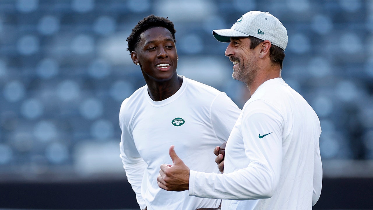 Read more about the article Jets’ Sauce Gardner jokes Aaron Rodgers has been hard to reach after talk of potential VP run in 2024