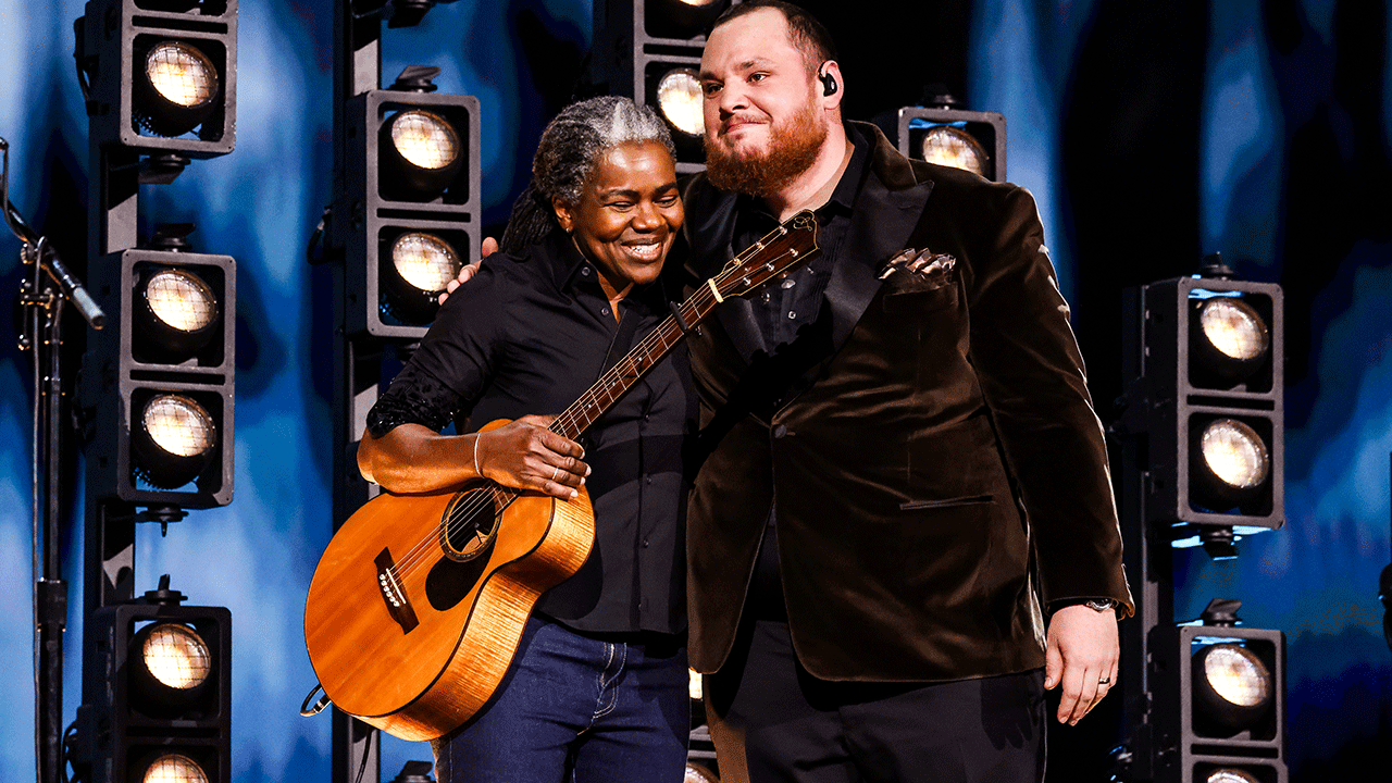 Luke Combs and Tracy Chapman on stage