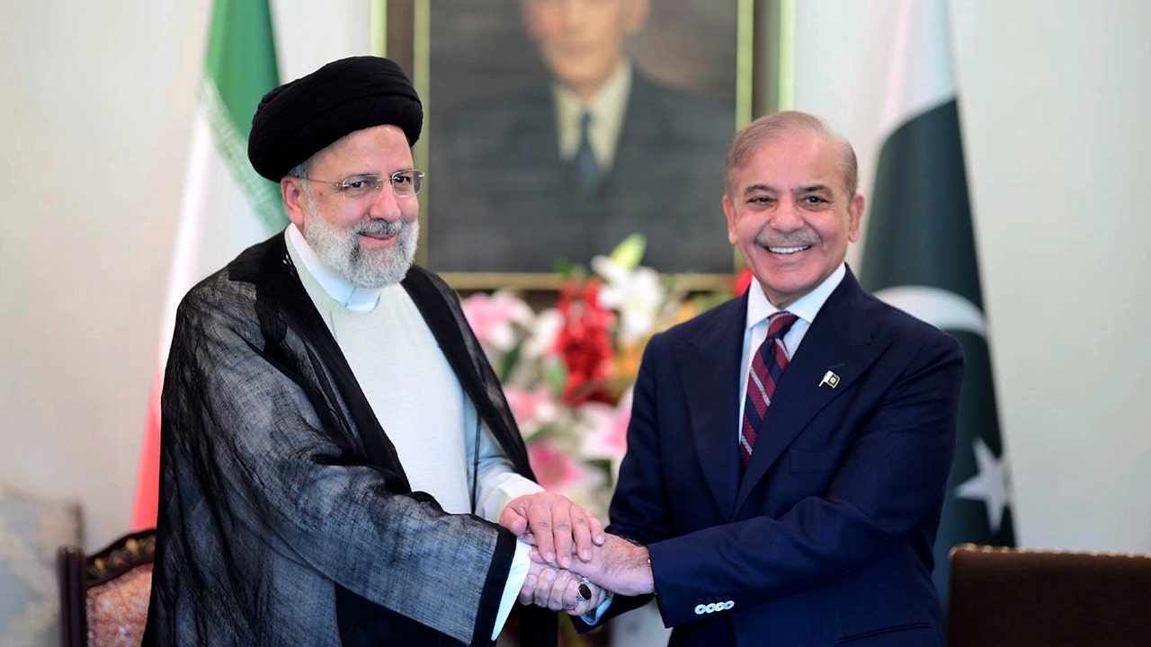 Read more about the article Pakistan and Iran vow to ramp up efforts at ‘united front’ against militants