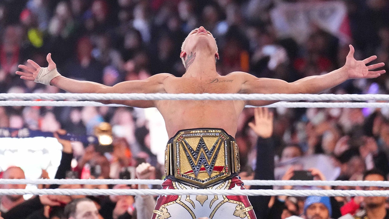 Read more about the article Cody Rhodes pins Roman Reigns to win WWE Undisputed Universal Championship at WrestleMania 40