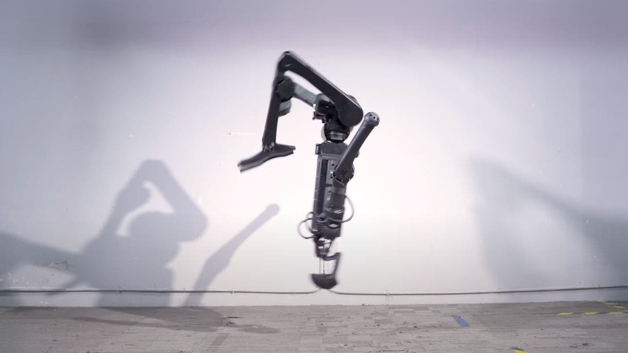 Read more about the article This robot invention can do backflips better than a gymnast