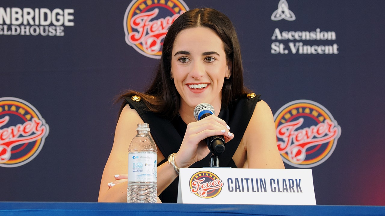 You are currently viewing Caitlin Clark knows WNBA title is ultimate goal, but hopes ‘to get back to the playoffs’ in rookie year