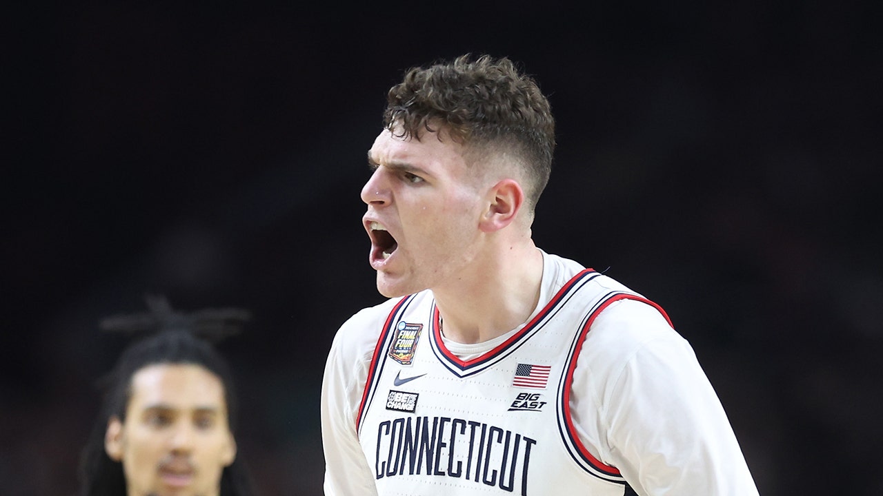 Read more about the article Two-time UConn national champion Donovan Clingan enters NBA Draft