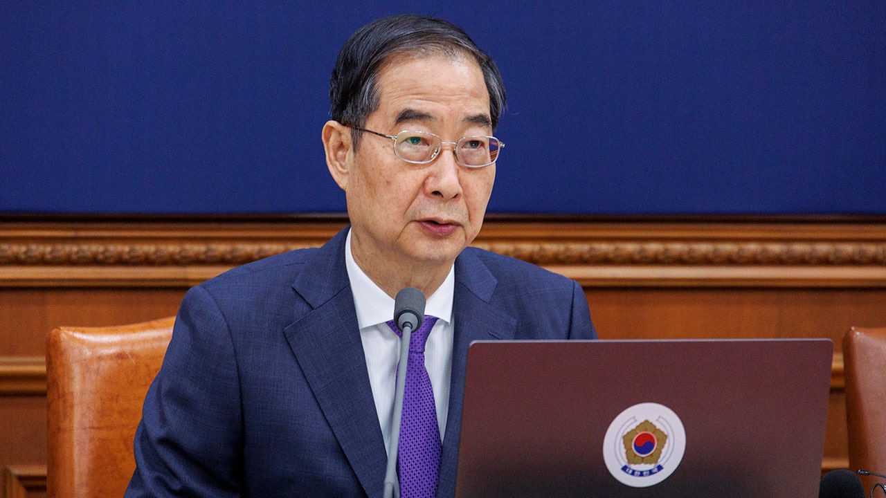 Read more about the article South Korea’s prime minister and top presidential officials resign en masse