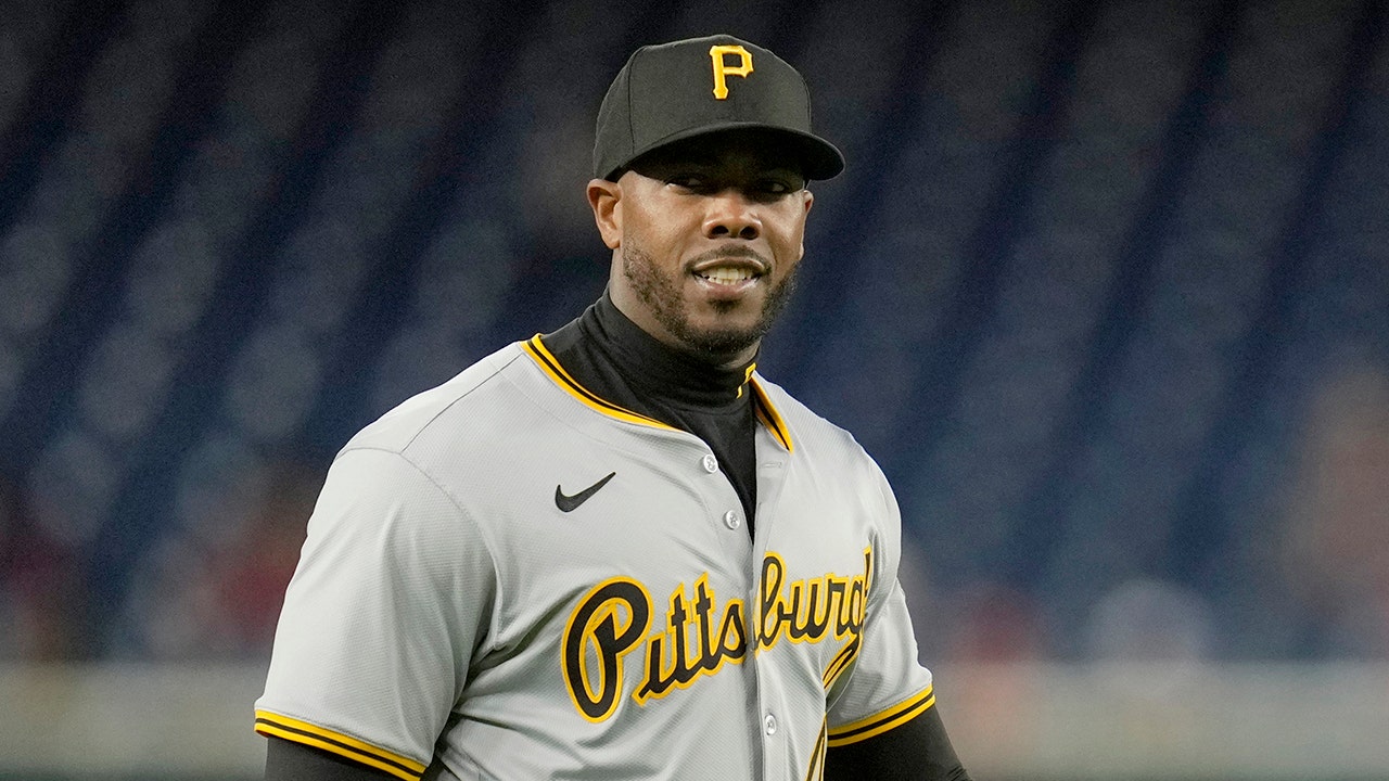 Read more about the article Pirates’ Aroldis Chapman suspended 2 games after heated argument with umpire leads to ejection