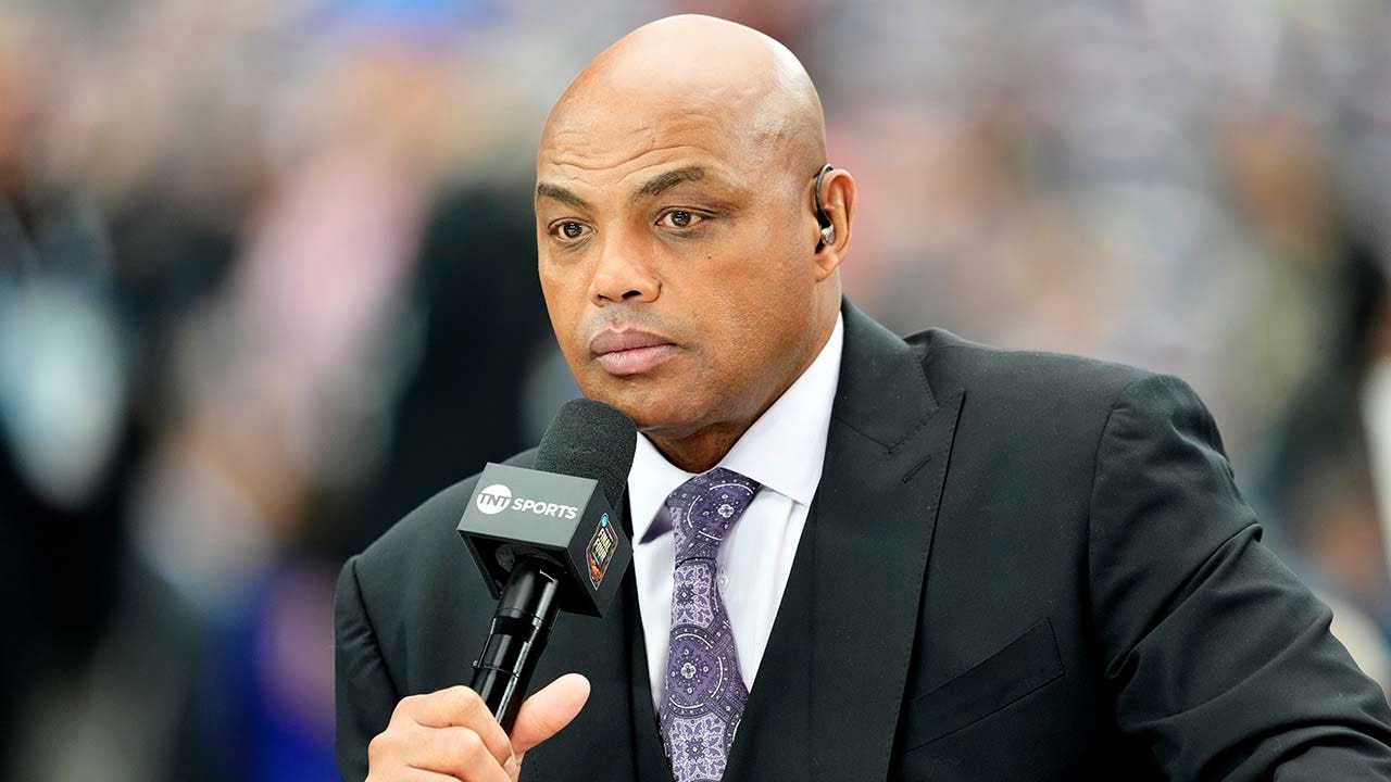 You are currently viewing Charles Barkley rips Pelicans after playoff loss, takes swipe at Texas city