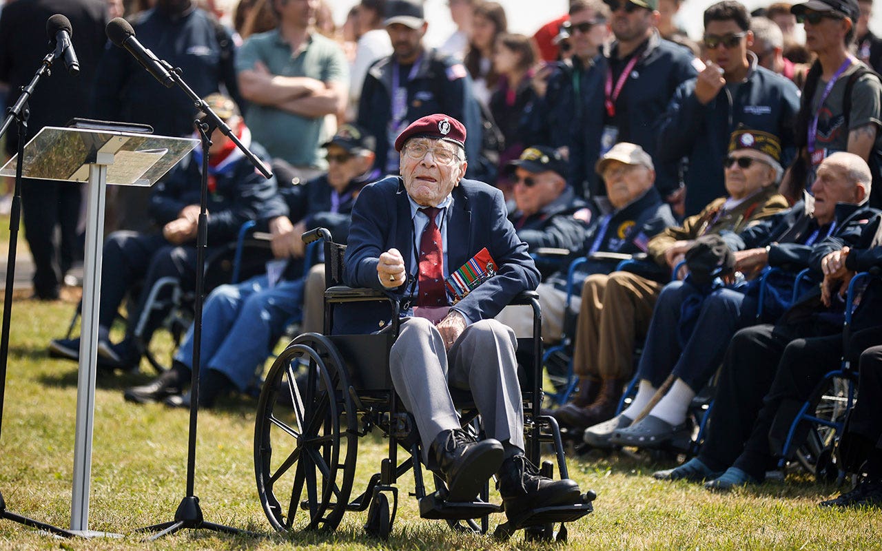 You are currently viewing D-Day veteran, 100, dies before he can honor fallen comrades one more time