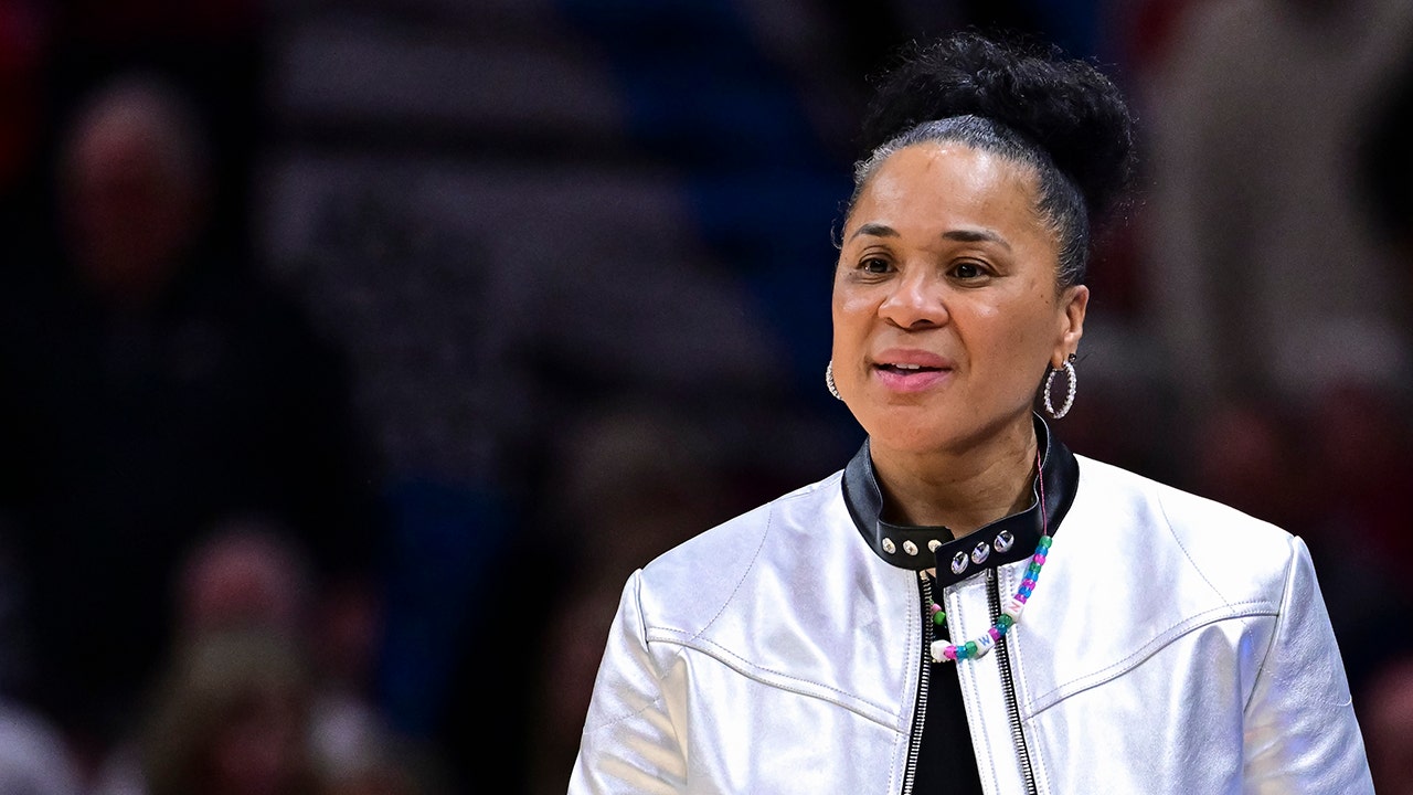 Read more about the article Dawn Staley immediately praises God after South Carolina wins national championship
