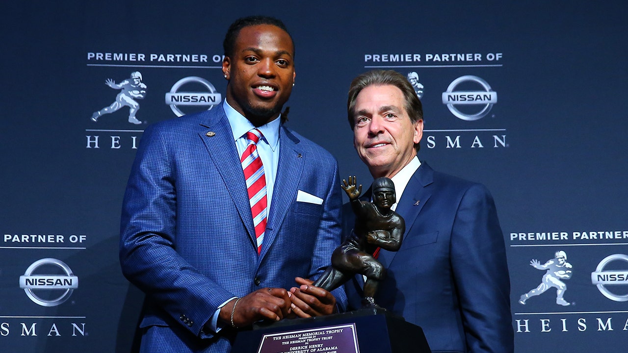 Read more about the article Derrick Henry, who won Heisman Trophy at Alabama, reveals hilarious Nick Saban pet peeve