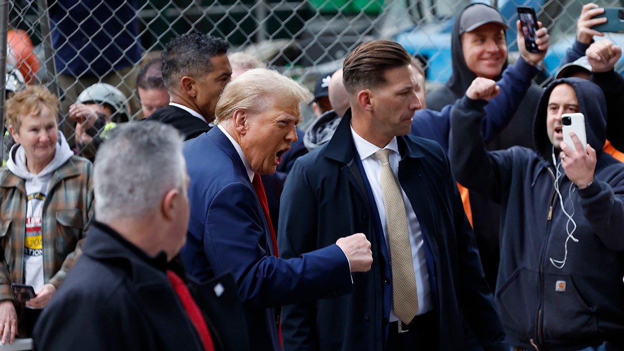Read more about the article Trump greets supporters, union workers at NYC construction site: ‘Amazing show of affection’