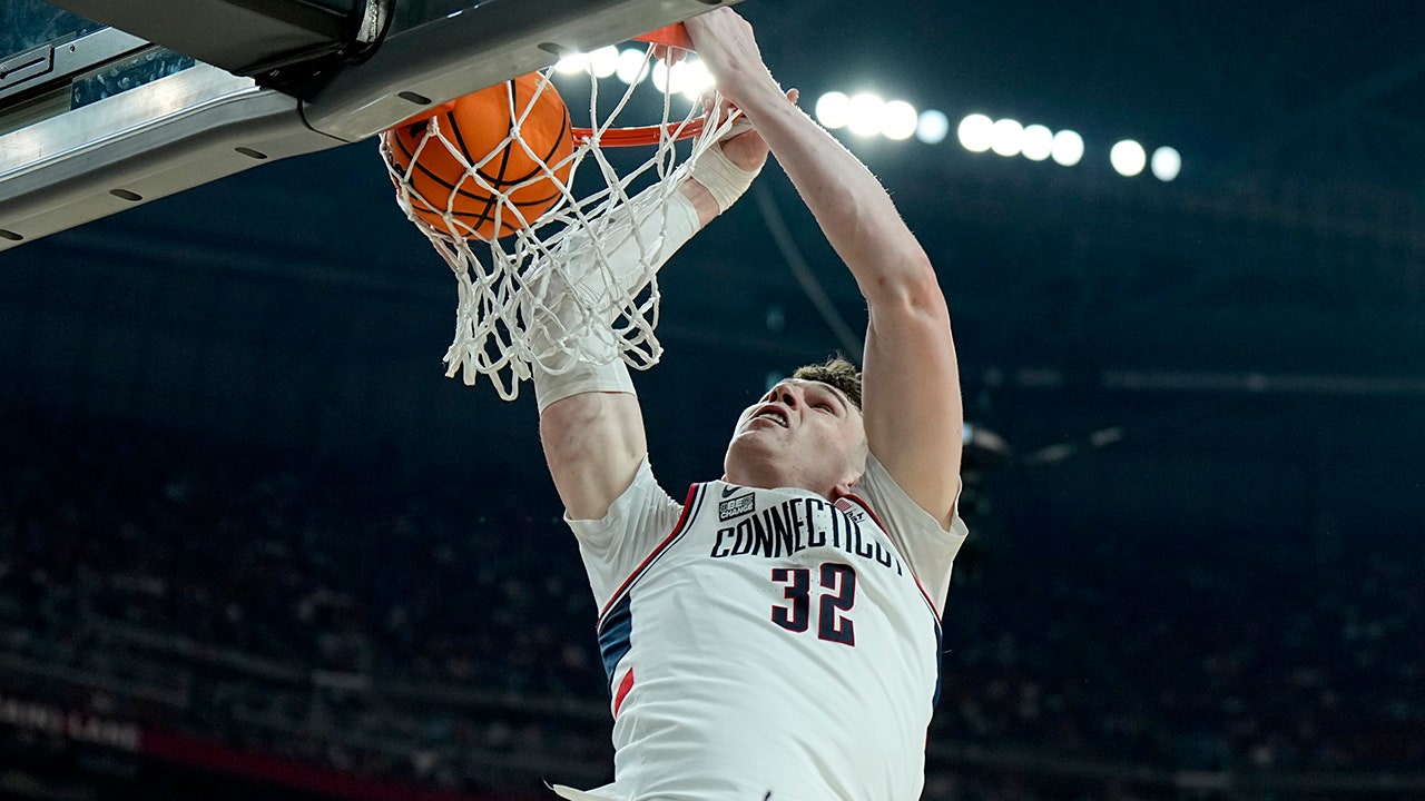 Read more about the article UConn tops Alabama for berth in men’s basketball national championship