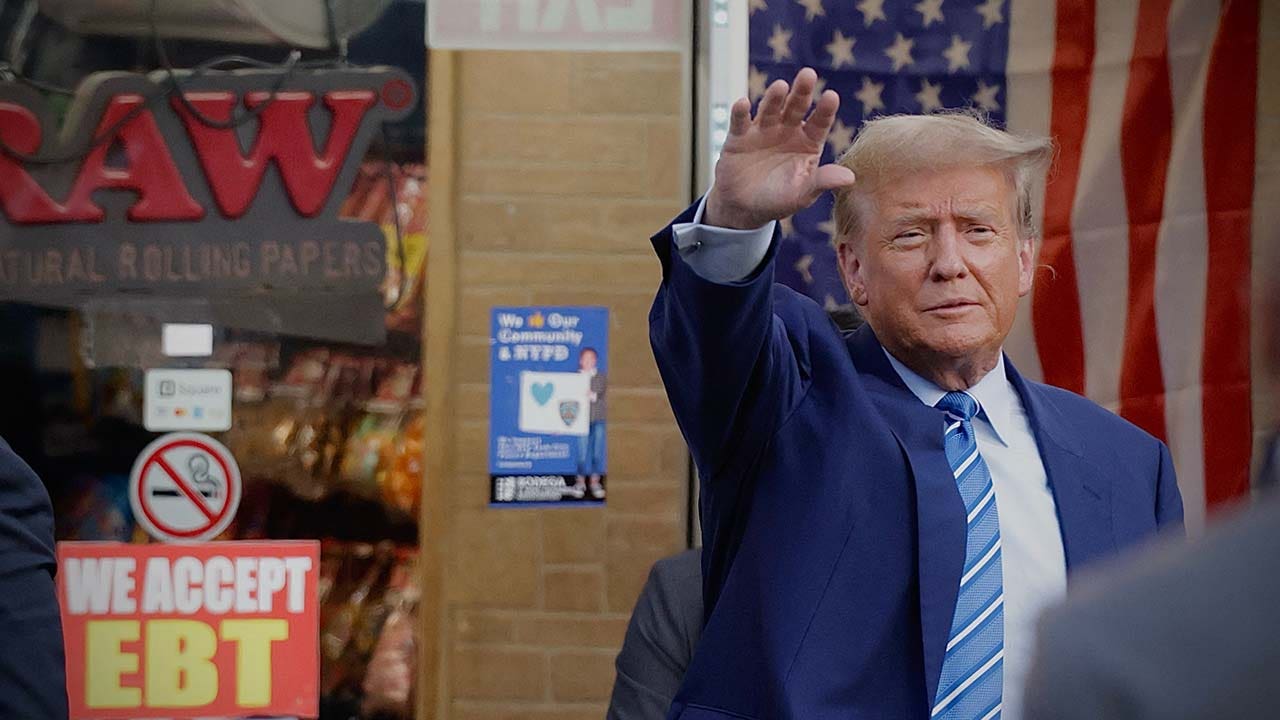 Read more about the article Trump says criminal trial is having a ‘reverse effect,’ as he campaigns at New York bodega, vows to save city