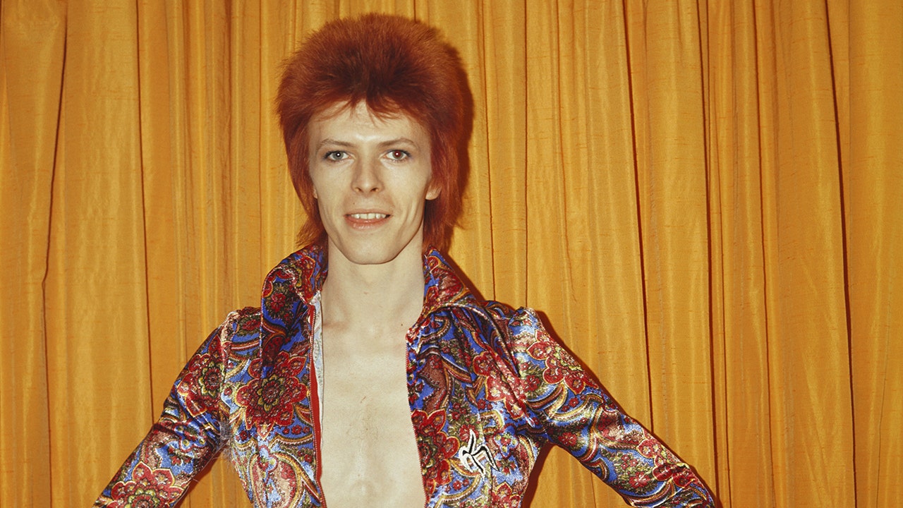 David Bowie's hairdresser, 'tour madam' recalls warning singer he was hanging out with 16-year-old fan