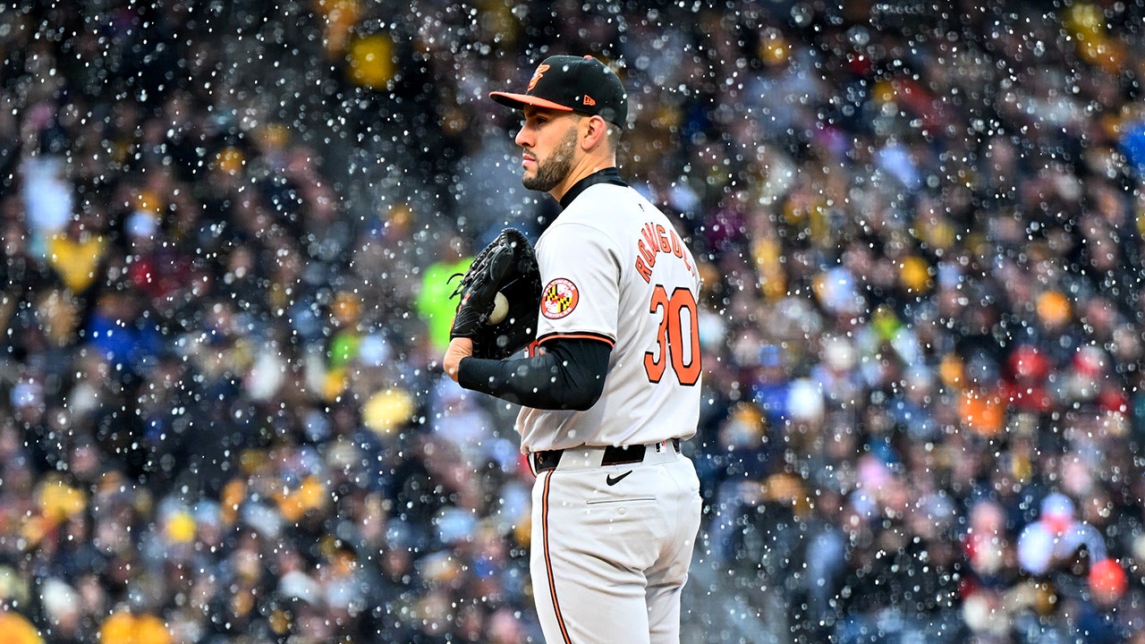 Read more about the article Bizarre snowstorm showers over Pirates’ home opener vs Orioles at PNC Park