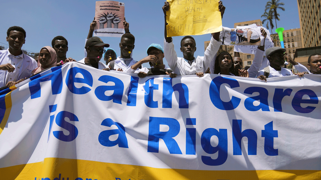 Read more about the article Striking Kenyan doctors sign return-to-work agreement